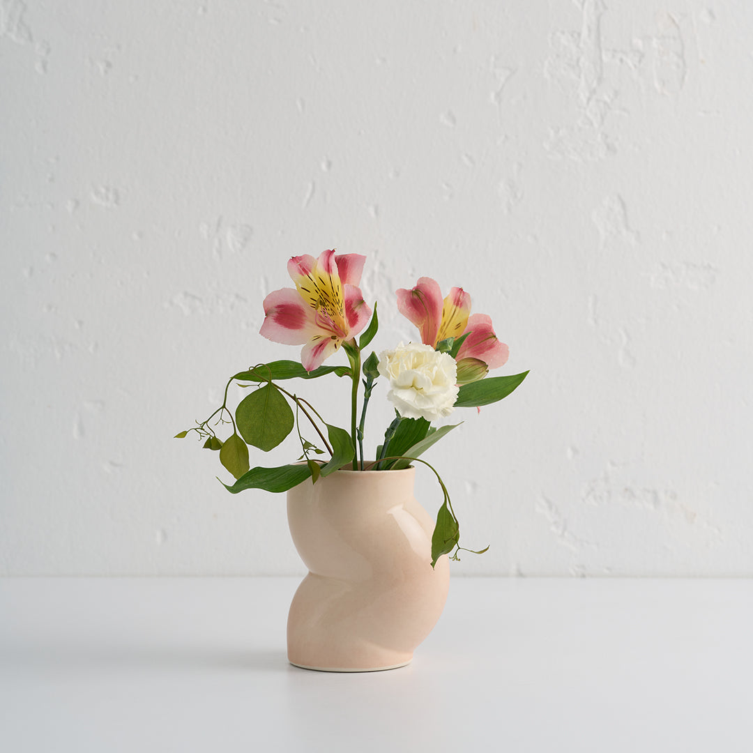 Curved small vase- Pink
