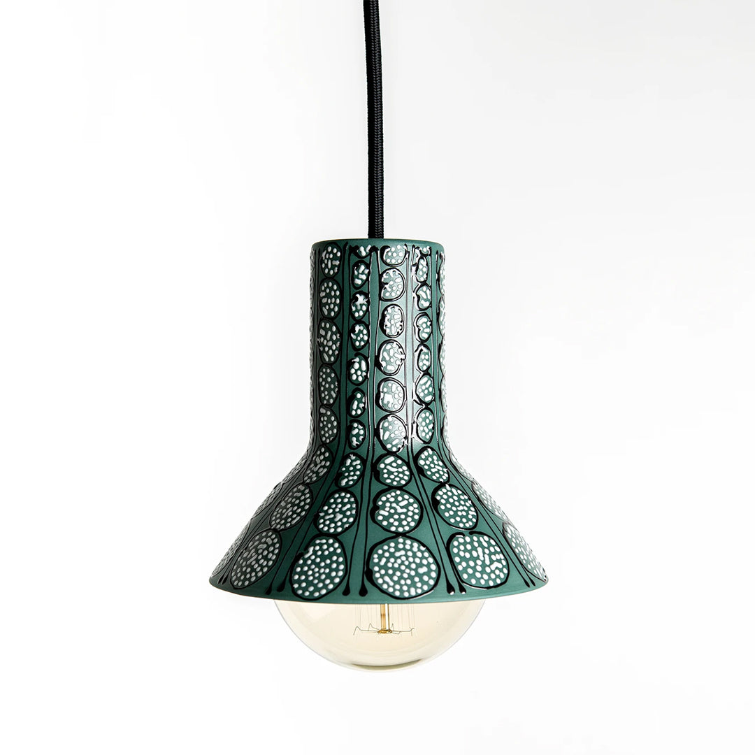 מנורת פורצלן- ירוק כהה עם עיגולים בשחור ונקודות לבנות