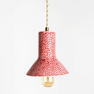 מנורת פורצלן- ורוד עם נקודות אדומות