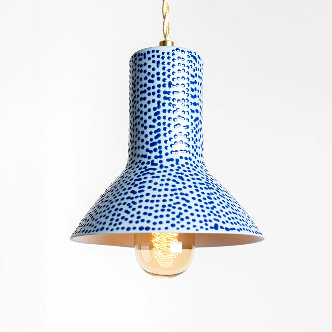 מנורת פורצלן- תכלת עם נקודות כחולות