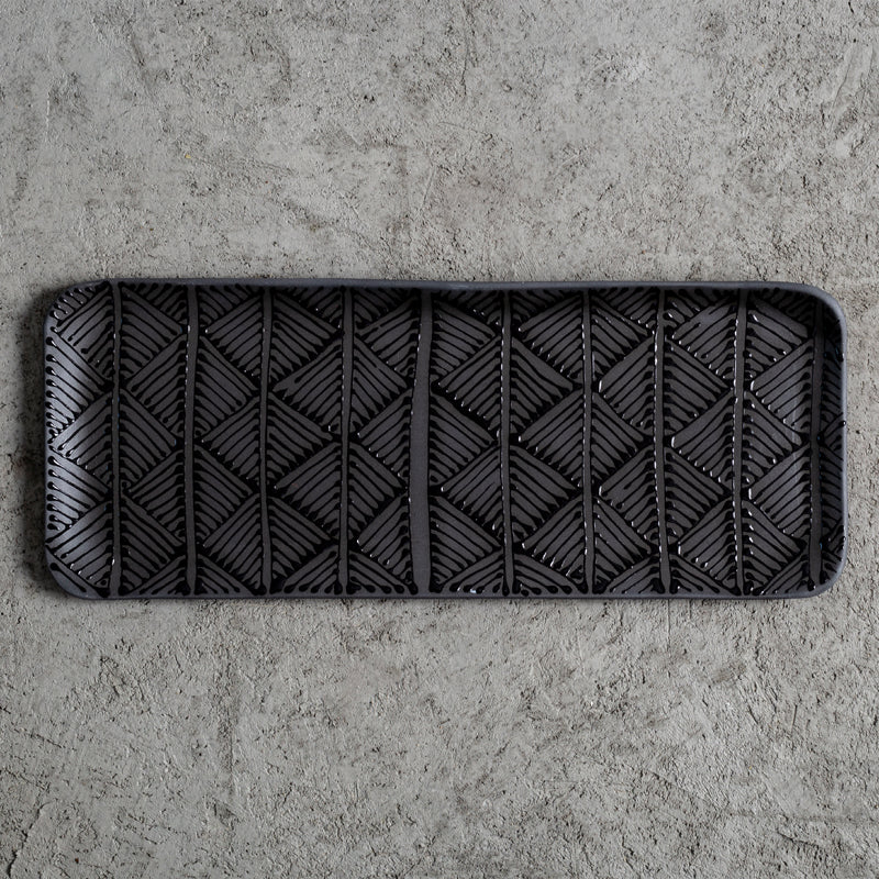 Porcelain tray - Black with black triangle