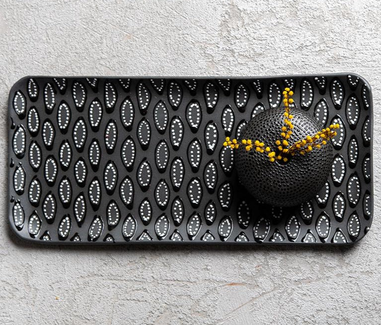 Porcelain tray - Black with white dots